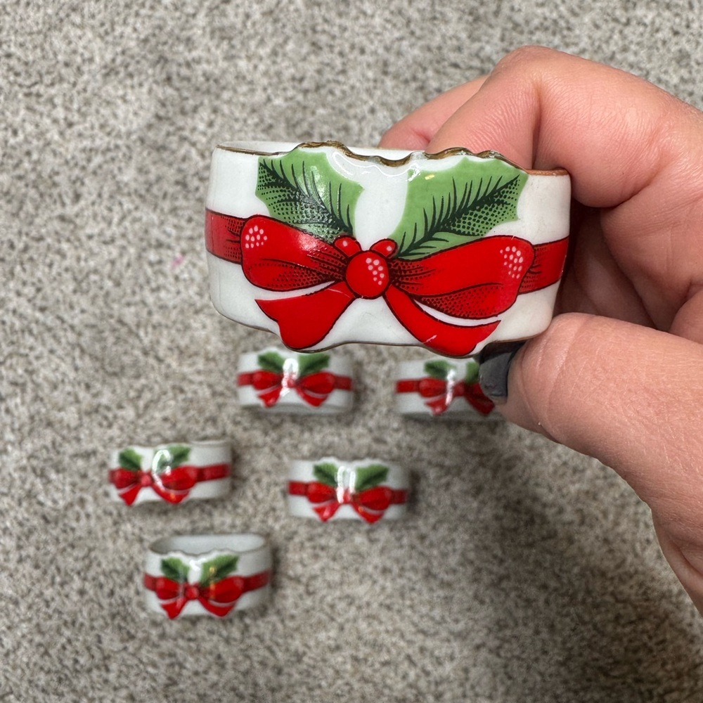 Vintage Mount Clemens Pottery "Ribbon & Holly" Christmas napkin ring.